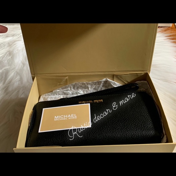 Michael Kors Mercer Travel Continental Wallet - Picture 5 of 5